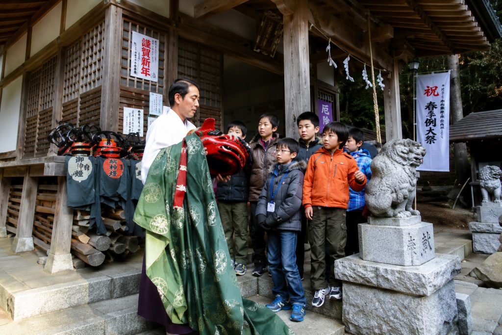 【檜原村】
獅子舞を体験できるツアーの実施