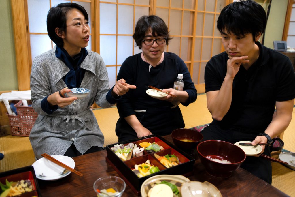 【檜原村おいねめし】
料理研究家の指導を得て開発