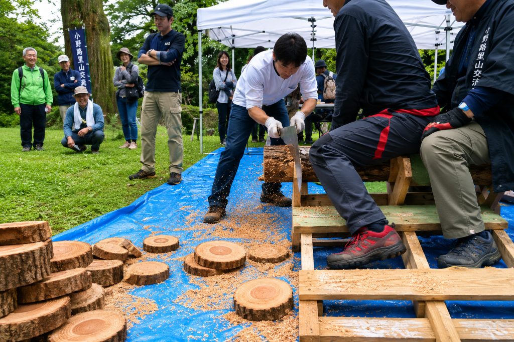 【青梅杣保フェス】
地元林業をPRする丸太切り競争