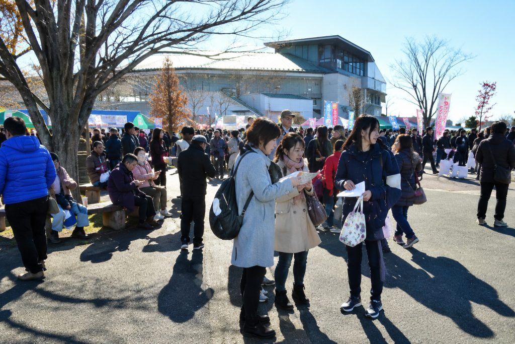 【うどんサミット】
帝京大学の協力を得て来場者調査